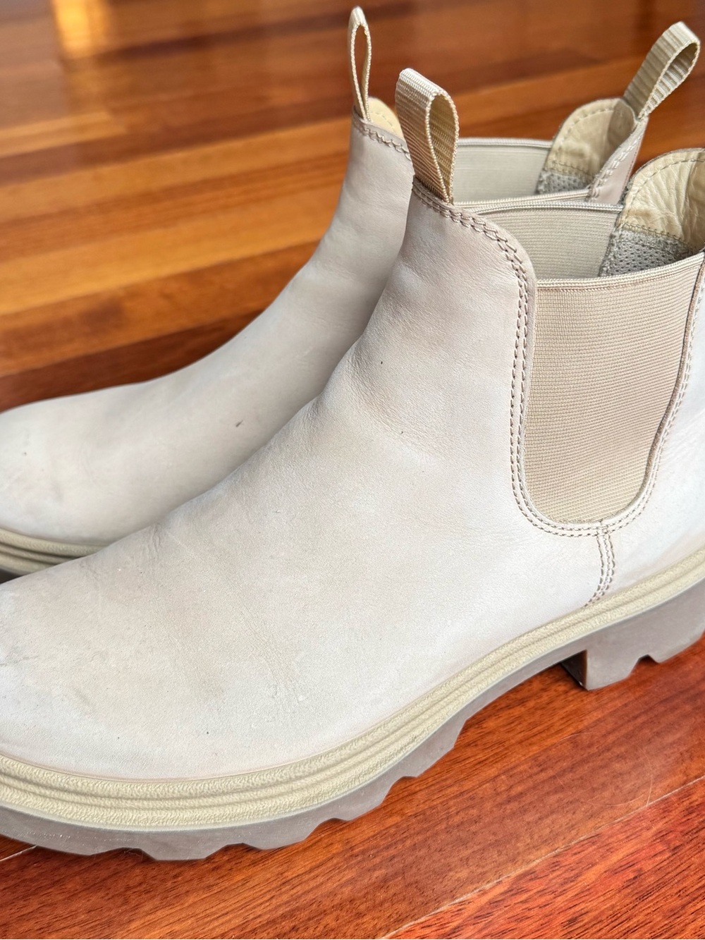 Ecco Size 40 Neutral Suede Chelsea Boots in Light Beige